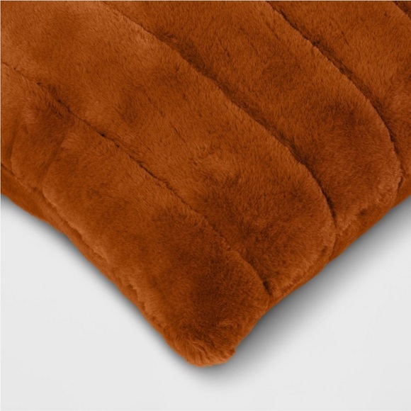 THRESHOLD NWT oversized channel faux fur square throw pillow -dark caramel -24” - Picture 4 of 7